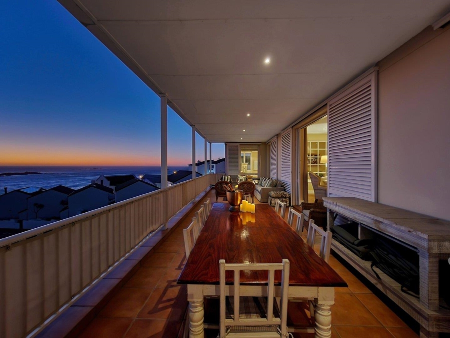6 Bedroom Property for Sale in Bloubergstrand Western Cape